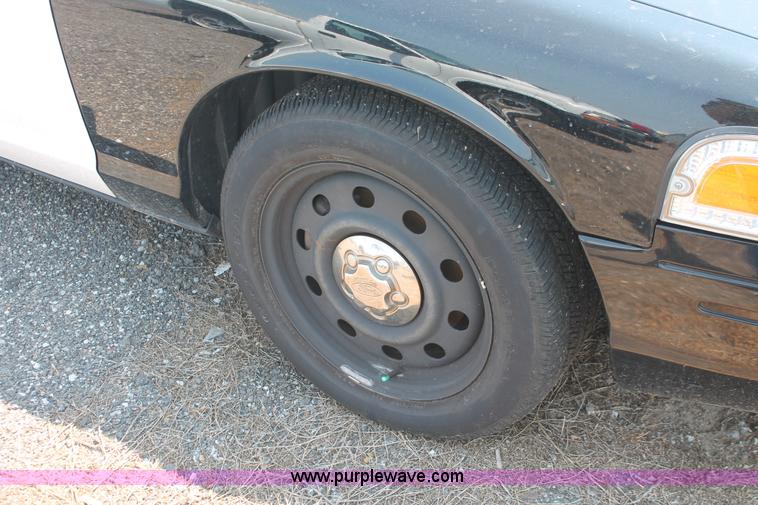 image for item I8230 2009 Ford Crown Victoria Police Interceptor