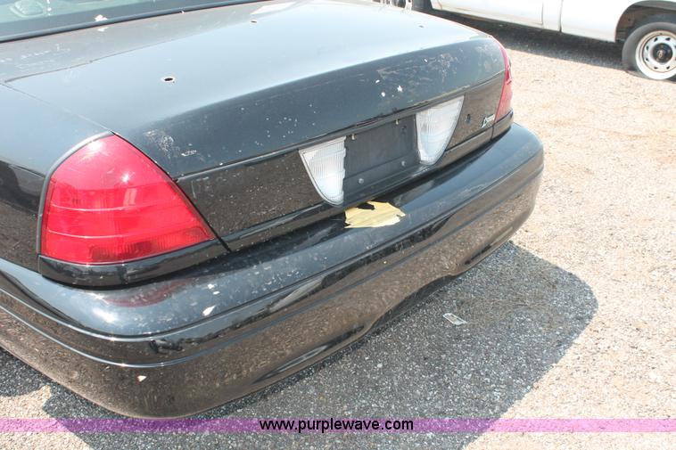 image for item I8230 2009 Ford Crown Victoria Police Interceptor