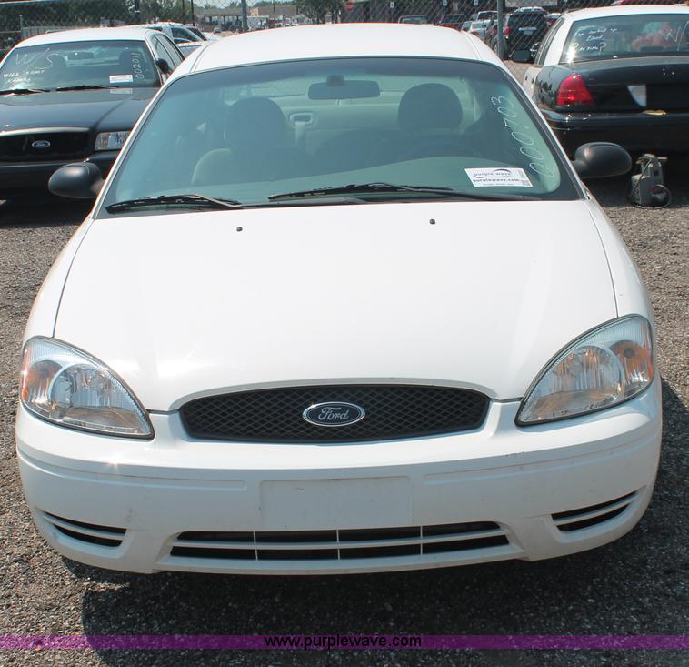 image for item I8231 2005 Ford Taurus SE
