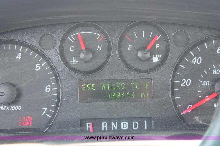 image for item I8231 2005 Ford Taurus SE