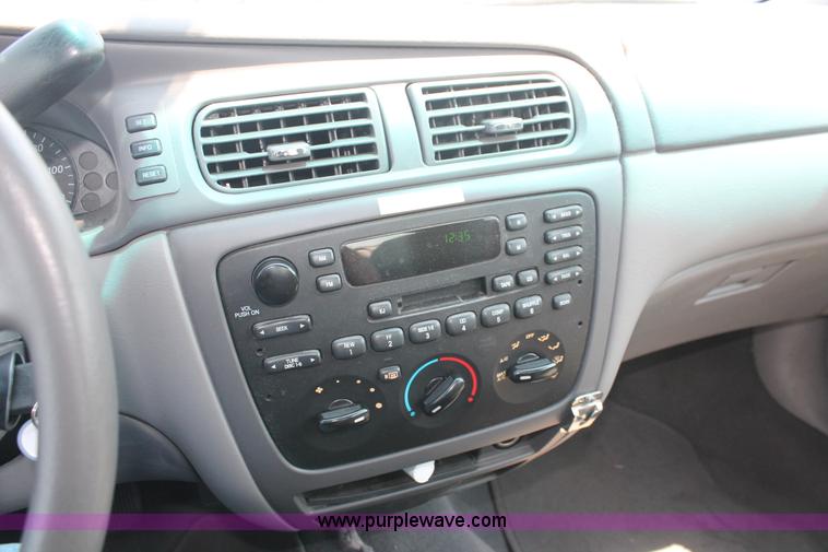 image for item I8231 2005 Ford Taurus SE