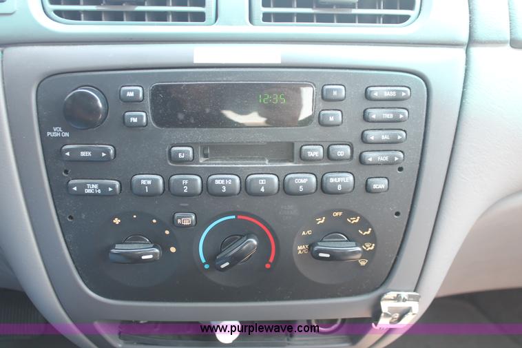 image for item I8231 2005 Ford Taurus SE