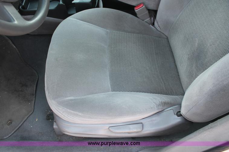 image for item I8231 2005 Ford Taurus SE