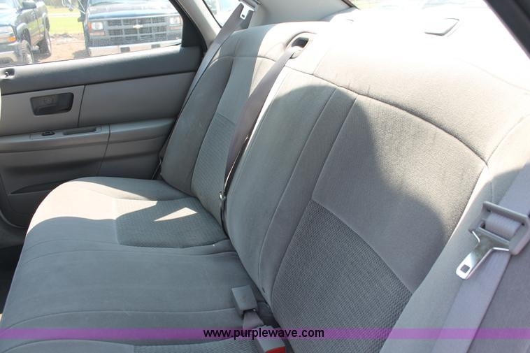 image for item I8231 2005 Ford Taurus SE