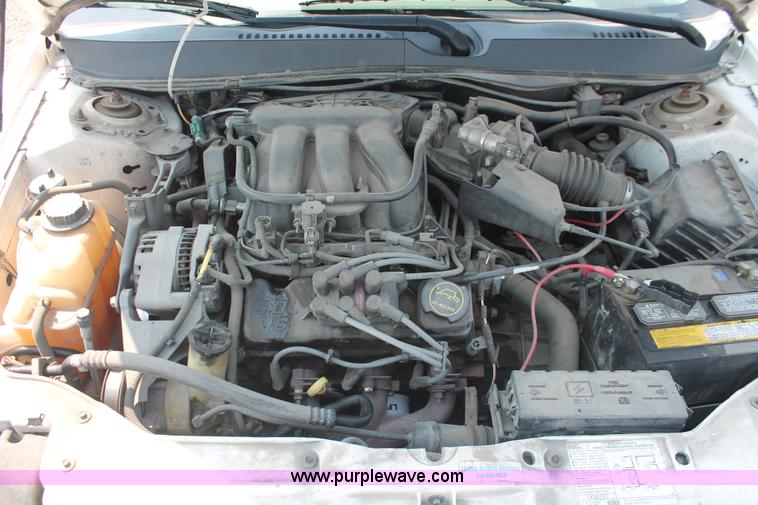 image for item I8231 2005 Ford Taurus SE