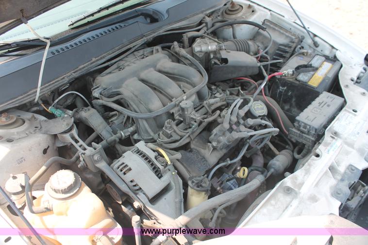 image for item I8231 2005 Ford Taurus SE