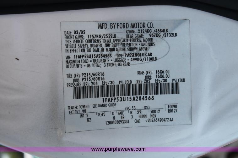 image for item I8231 2005 Ford Taurus SE