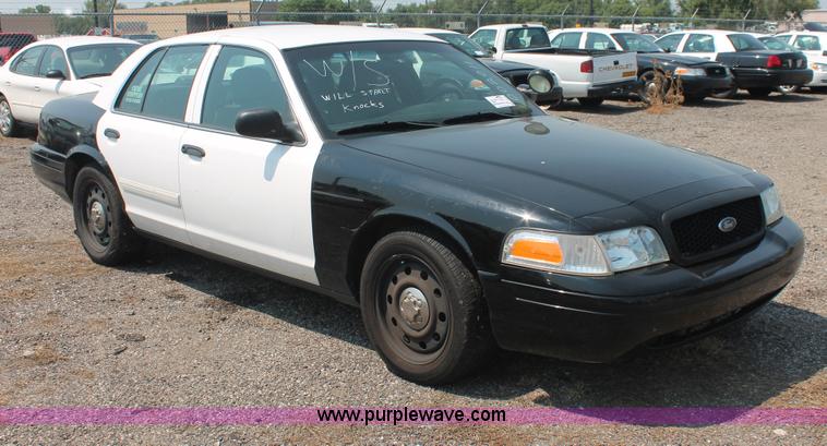 image for item I8232 2009 Ford Crown Victoria Police Interceptor