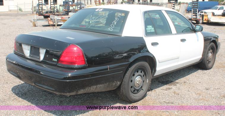 image for item I8232 2009 Ford Crown Victoria Police Interceptor