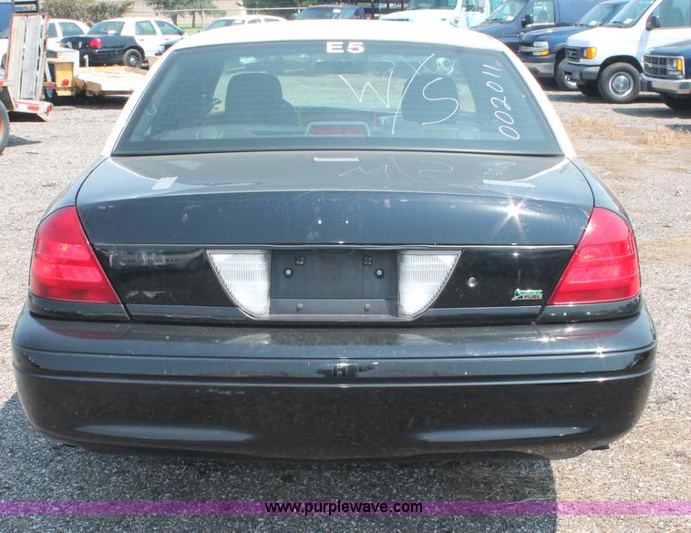image for item I8232 2009 Ford Crown Victoria Police Interceptor