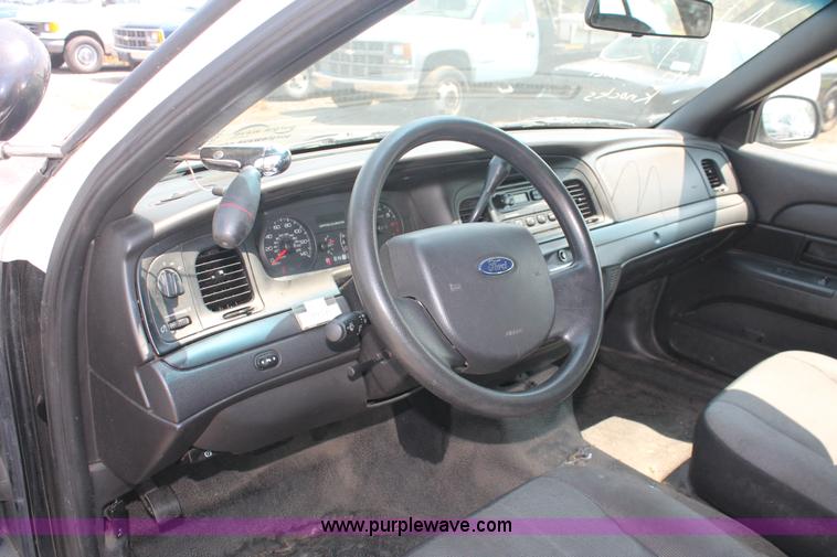 image for item I8232 2009 Ford Crown Victoria Police Interceptor