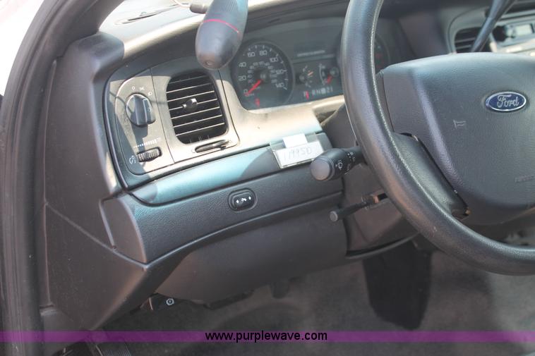 image for item I8232 2009 Ford Crown Victoria Police Interceptor