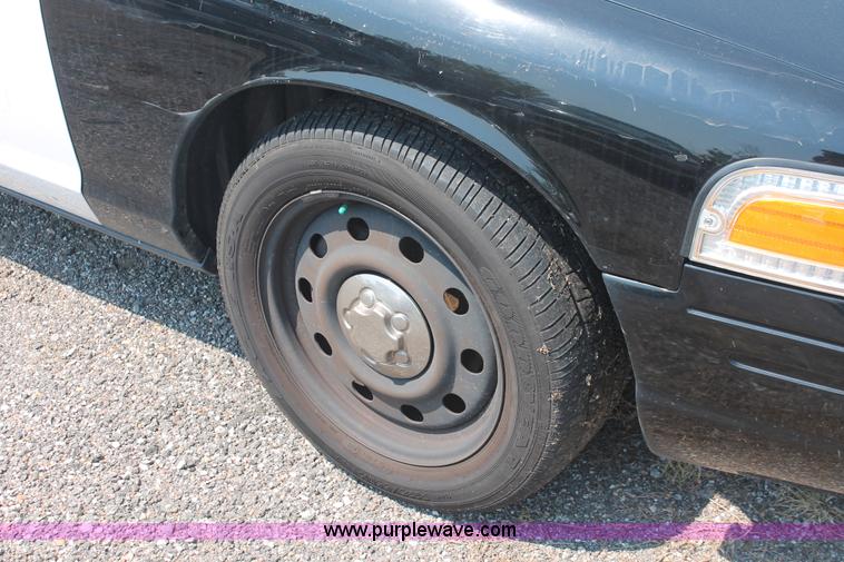 image for item I8232 2009 Ford Crown Victoria Police Interceptor