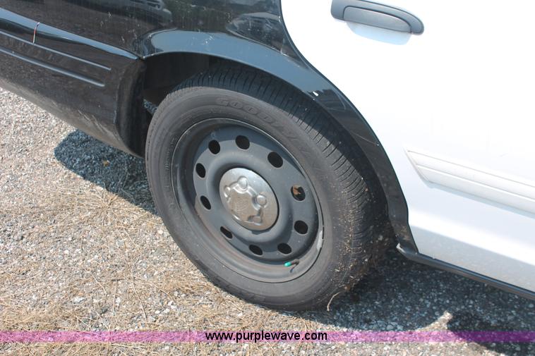 image for item I8232 2009 Ford Crown Victoria Police Interceptor