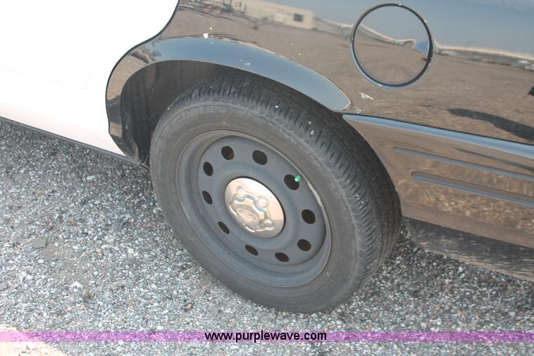 image for item I8232 2009 Ford Crown Victoria Police Interceptor