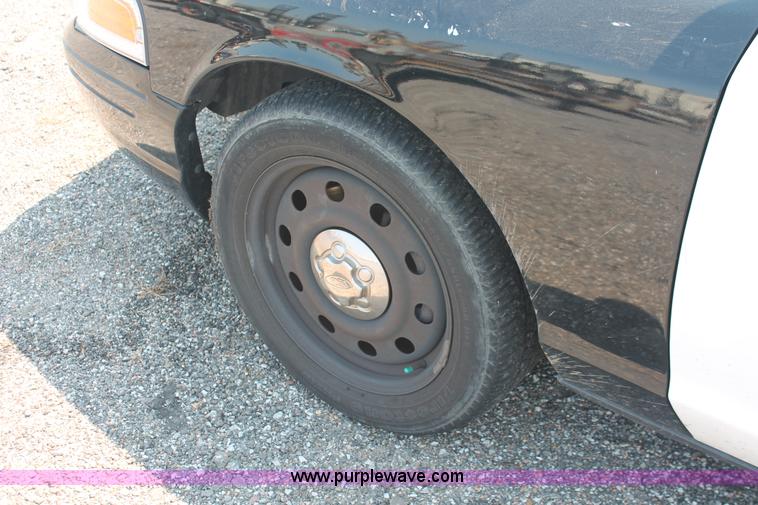 image for item I8232 2009 Ford Crown Victoria Police Interceptor