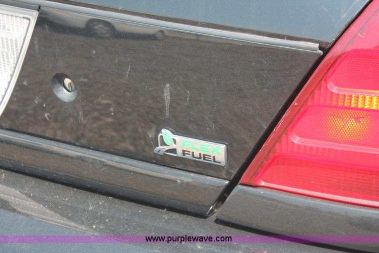 image for item I8232 2009 Ford Crown Victoria Police Interceptor