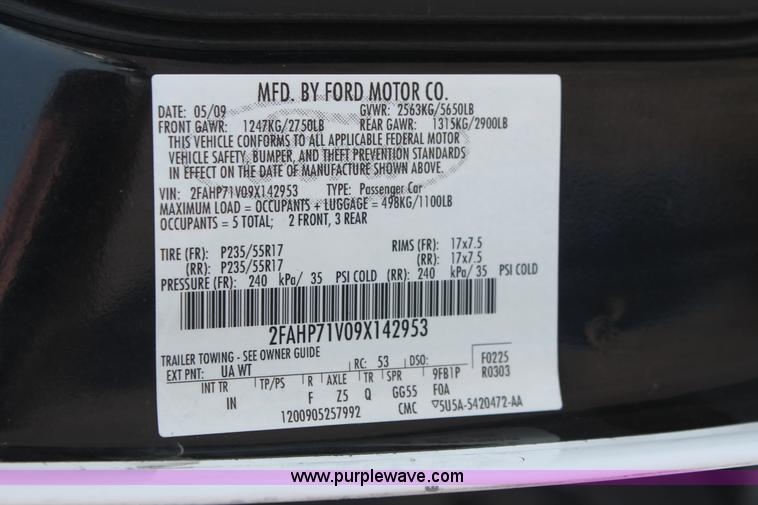 image for item I8232 2009 Ford Crown Victoria Police Interceptor