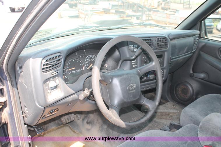 image for item I8233 2002 Chevrolet S10 Ext. Cab pickup truck