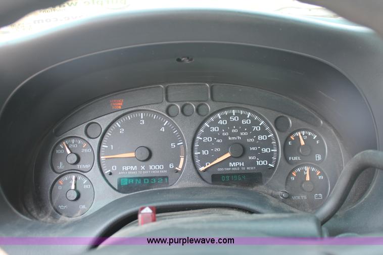 image for item I8233 2002 Chevrolet S10 Ext. Cab pickup truck