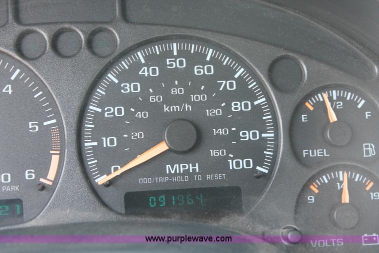 image for item I8233 2002 Chevrolet S10 Ext. Cab pickup truck