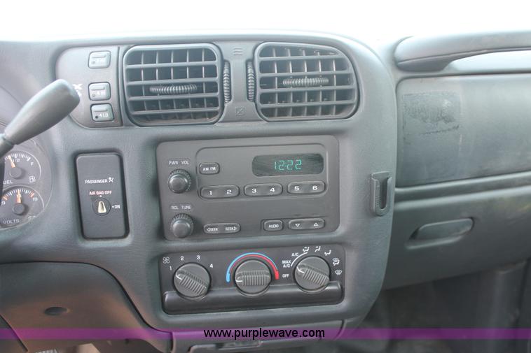 image for item I8233 2002 Chevrolet S10 Ext. Cab pickup truck