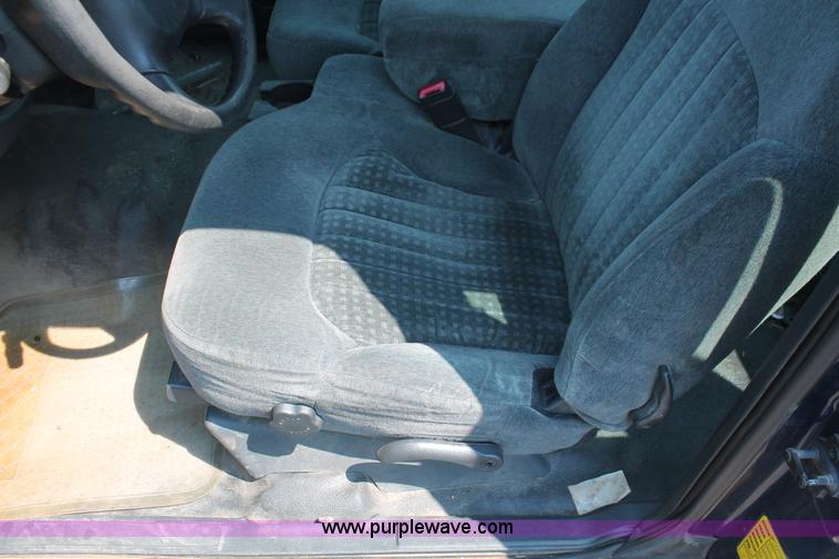 image for item I8233 2002 Chevrolet S10 Ext. Cab pickup truck