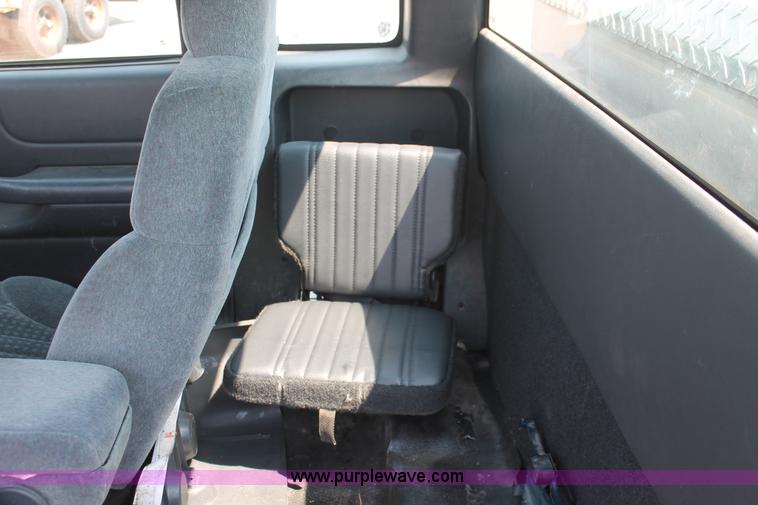 image for item I8233 2002 Chevrolet S10 Ext. Cab pickup truck