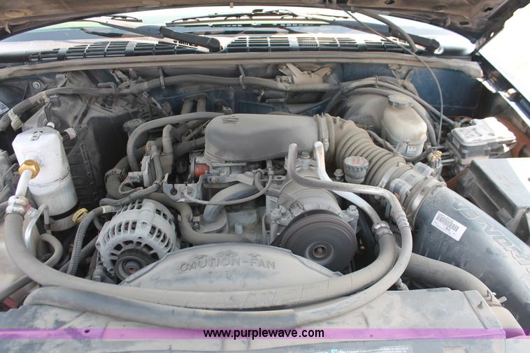 image for item I8233 2002 Chevrolet S10 Ext. Cab pickup truck