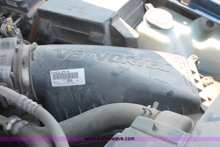 image for item I8233 2002 Chevrolet S10 Ext. Cab pickup truck