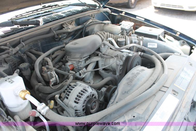 image for item I8233 2002 Chevrolet S10 Ext. Cab pickup truck