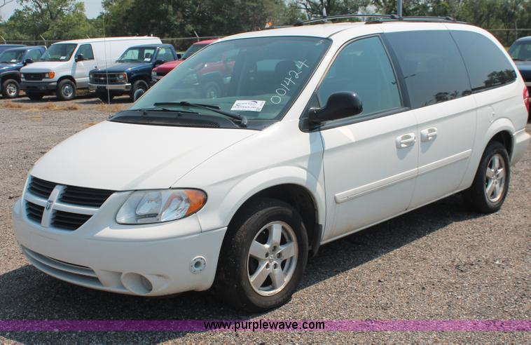 image for item I8234 2007 Dodge Grand Caravan SXT minivan