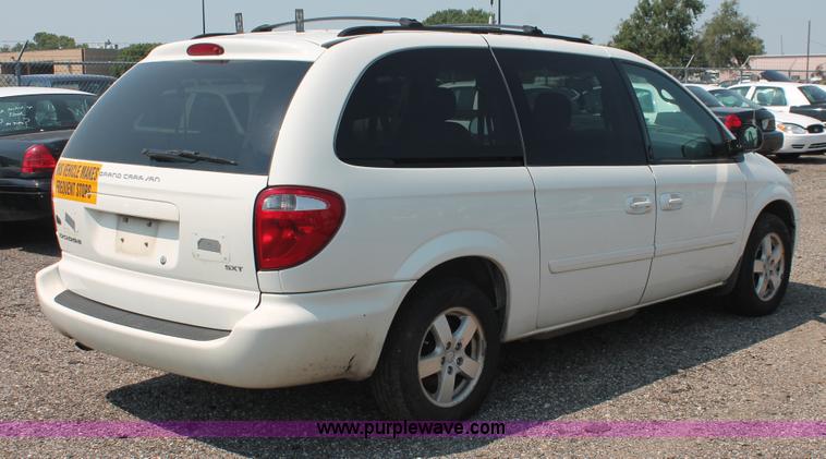 image for item I8234 2007 Dodge Grand Caravan SXT minivan