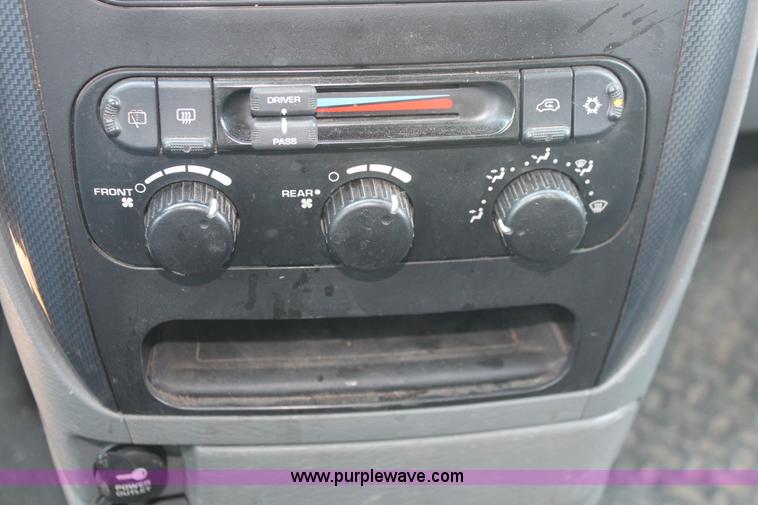 image for item I8234 2007 Dodge Grand Caravan SXT minivan