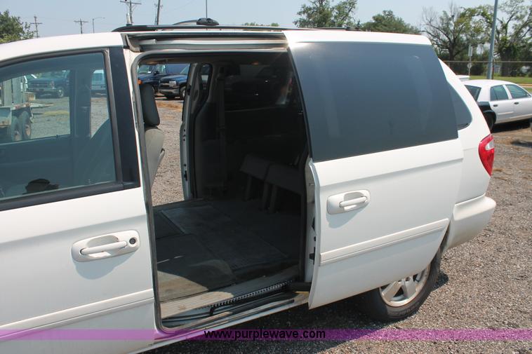 image for item I8234 2007 Dodge Grand Caravan SXT minivan