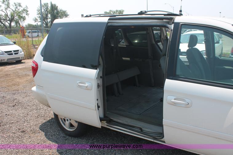 image for item I8234 2007 Dodge Grand Caravan SXT minivan