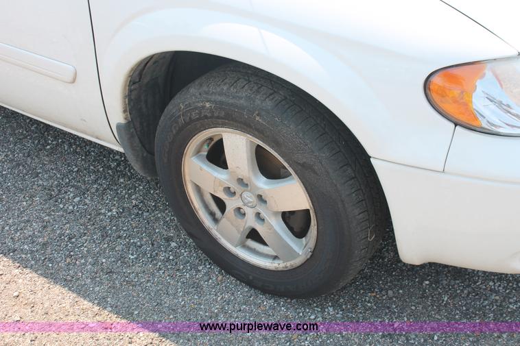 image for item I8234 2007 Dodge Grand Caravan SXT minivan