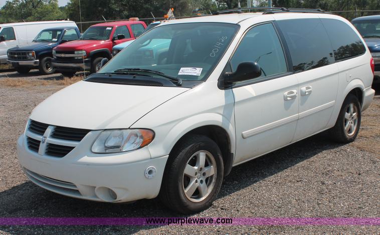 image for item I8235 2007 Dodge Grand Caravan SXT minivan