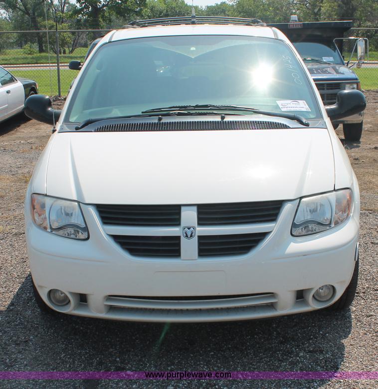 image for item I8235 2007 Dodge Grand Caravan SXT minivan