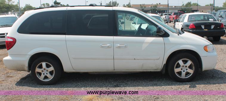image for item I8235 2007 Dodge Grand Caravan SXT minivan