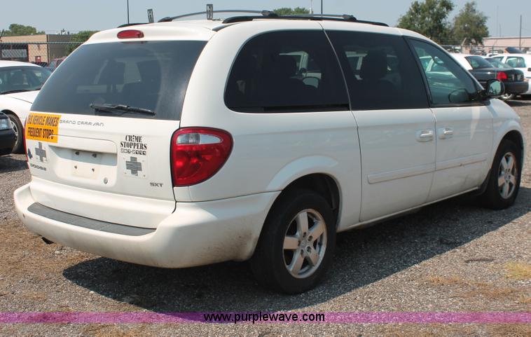 image for item I8235 2007 Dodge Grand Caravan SXT minivan