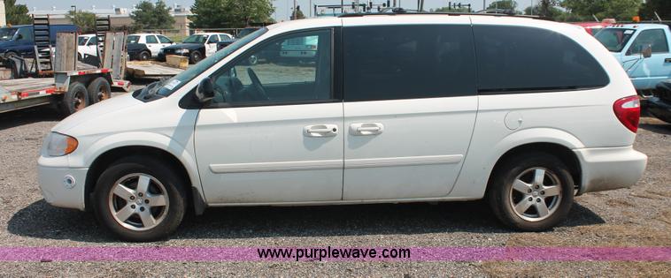 image for item I8235 2007 Dodge Grand Caravan SXT minivan