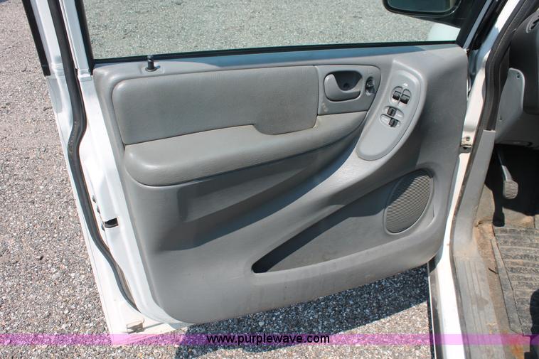 image for item I8235 2007 Dodge Grand Caravan SXT minivan