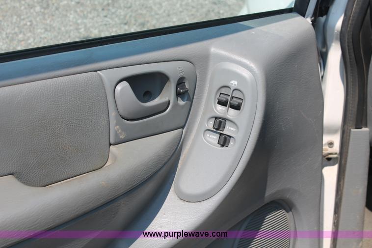 image for item I8235 2007 Dodge Grand Caravan SXT minivan