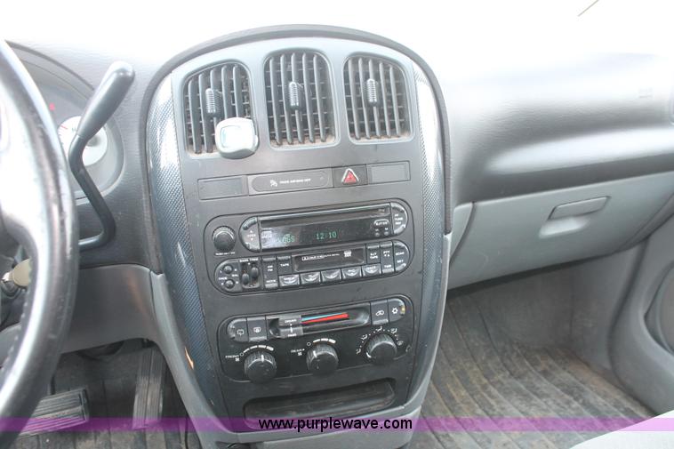 image for item I8235 2007 Dodge Grand Caravan SXT minivan
