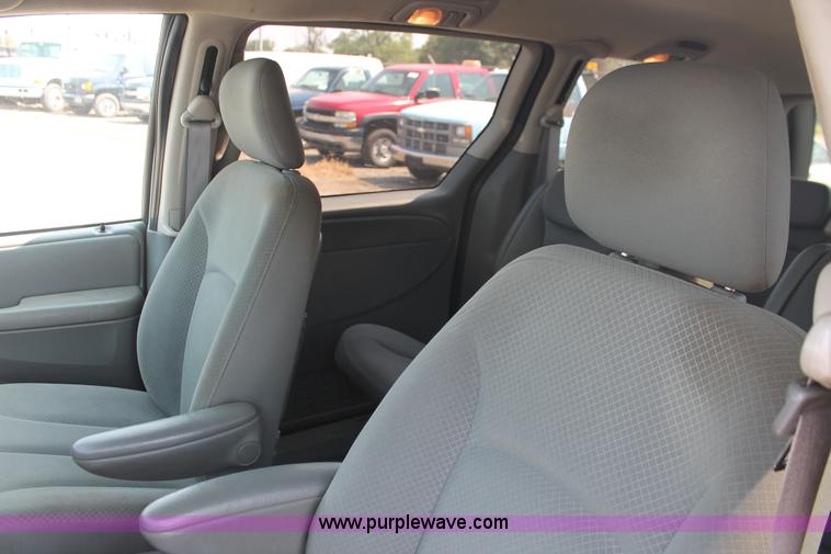 image for item I8235 2007 Dodge Grand Caravan SXT minivan