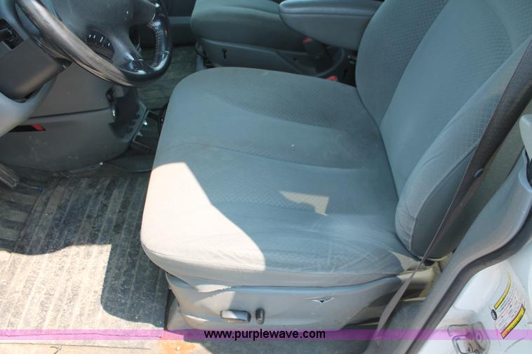 image for item I8235 2007 Dodge Grand Caravan SXT minivan
