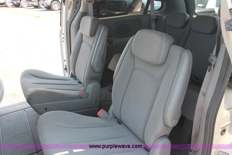 image for item I8235 2007 Dodge Grand Caravan SXT minivan