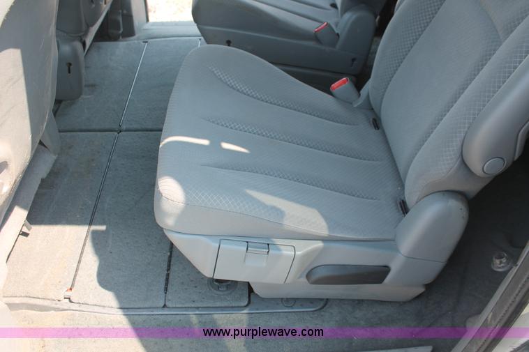 image for item I8235 2007 Dodge Grand Caravan SXT minivan