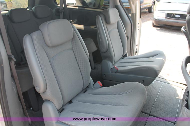 image for item I8235 2007 Dodge Grand Caravan SXT minivan